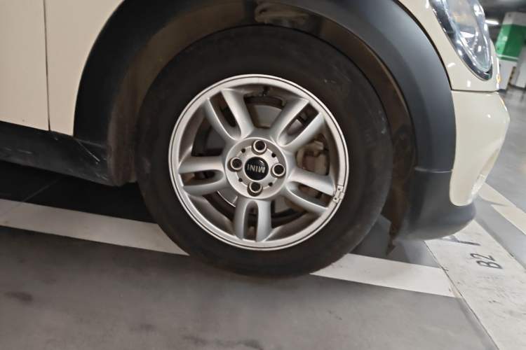 Used MINI 2011 1.6L ONE Right Front Wheel Hub