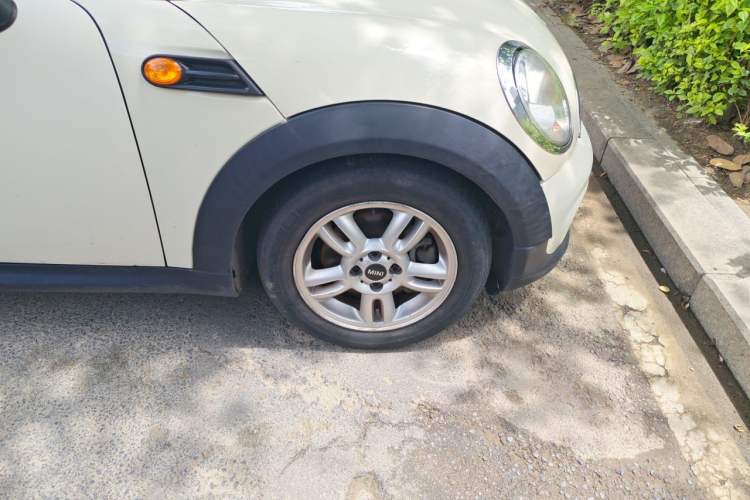 Used MINI 2011 1.6L ONE Right Front Wheel Hub