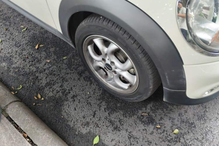 Used MINI 2011 1.6L COOPER Fun Right Front Wheel Hub