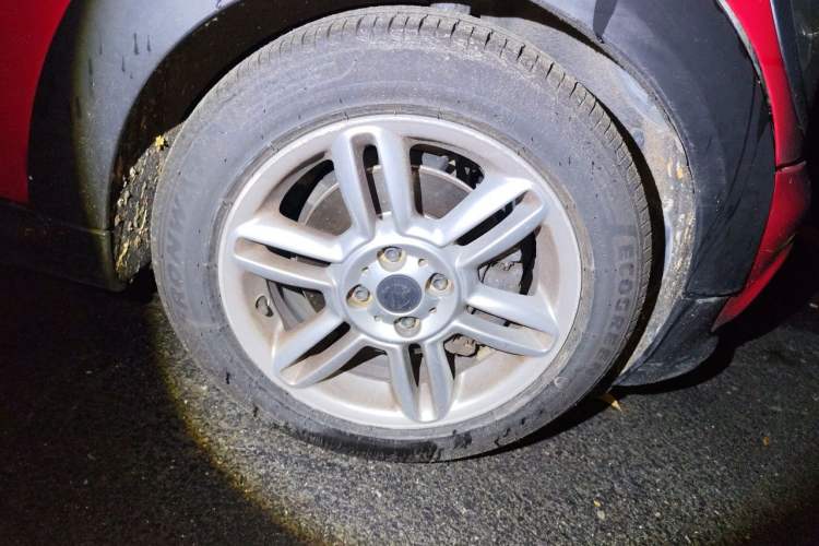 Used MINI 2011 1.6L COOPER Excitement Right Front Wheel Hub