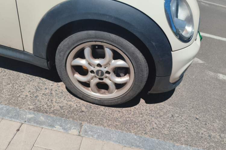 Used MINI 2011 1.6L COOPER Fun Right Front Wheel Hub