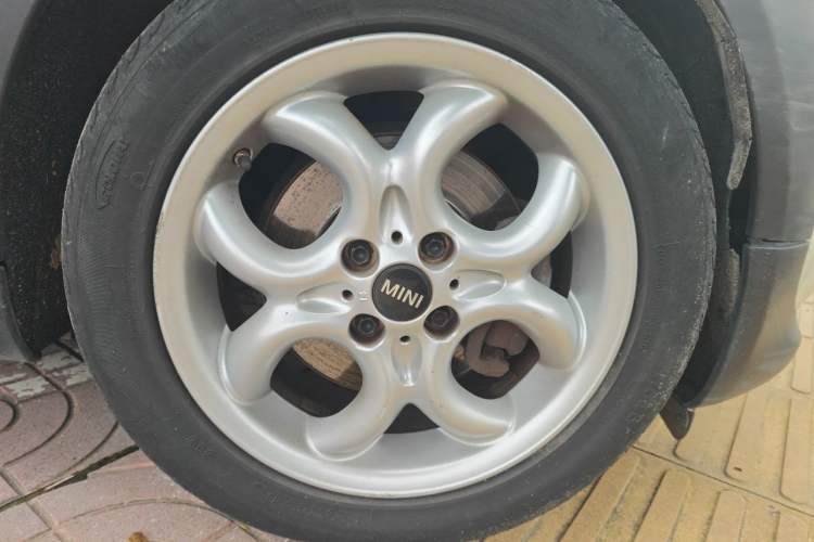 Used MINI 2011 1.6L COOPER Fun Right Front Wheel Hub