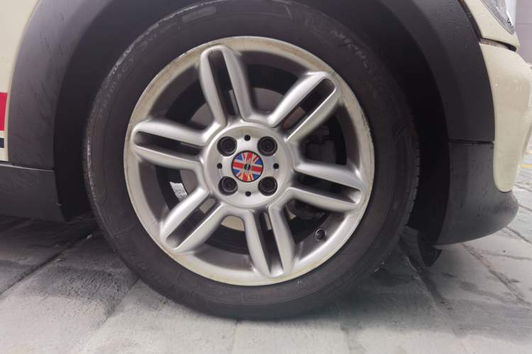 Used MINI 2011 1.6L COOPER Excitement Right Front Wheel Hub