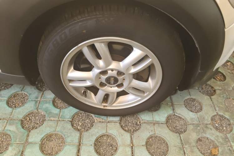 Used MINI 2011 1.6L ONE Right Front Wheel Hub