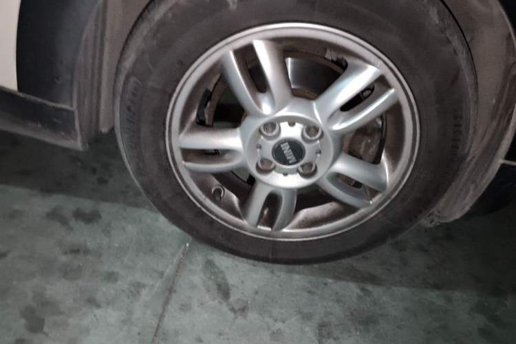 Used MINI 2011 1.6L ONE Right Front Wheel Hub