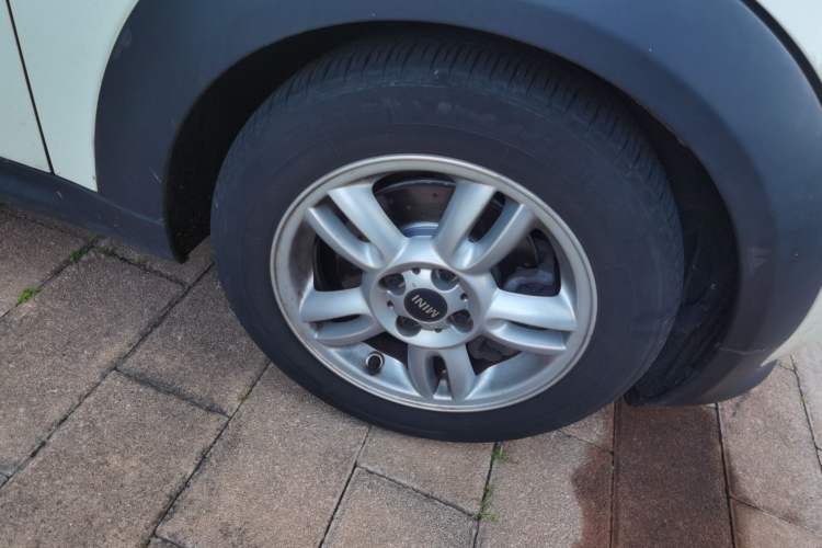 Used MINI 2011 1.6L ONE Right Front Wheel Hub