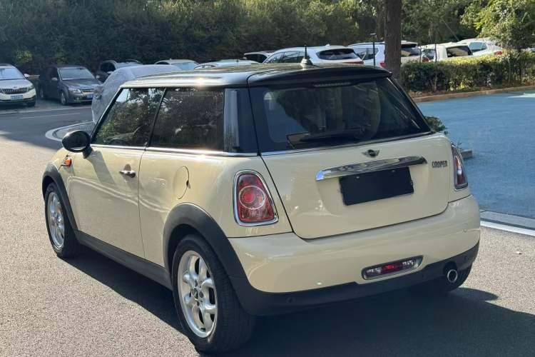 Used MINI 2011 1.6L COOPER Fun Exterior 3