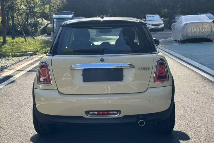 Used MINI 2011 1.6L COOPER Fun Exterior 4