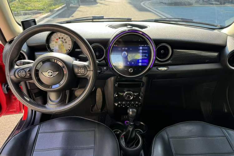 Used MINI 2011 1.6L COOPER Fun Interior 1