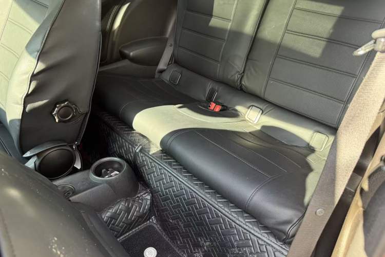 Used MINI 2011 1.6L COOPER Fun Interior 3
