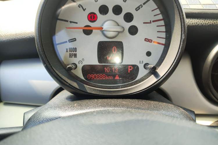 Used MINI 2011 1.6L ONE Odometer Close Up