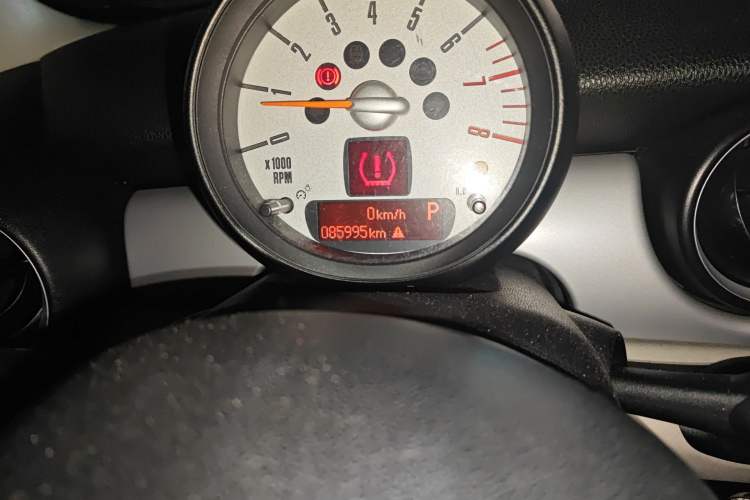 Used MINI 2012 1.6L COOPER Baker Street Odometer Close Up