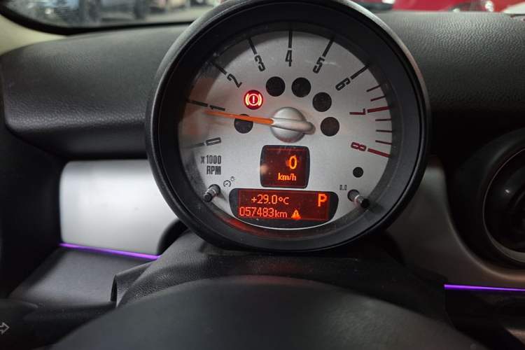 Used MINI 2012 1.6L COOPER Baker Street Odometer Close Up