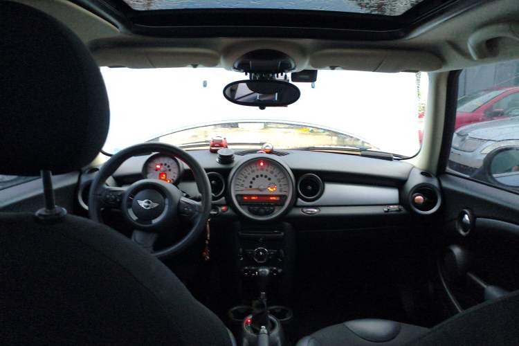 Used MINI 2012 1.6L COOPER Baker Street Center Console