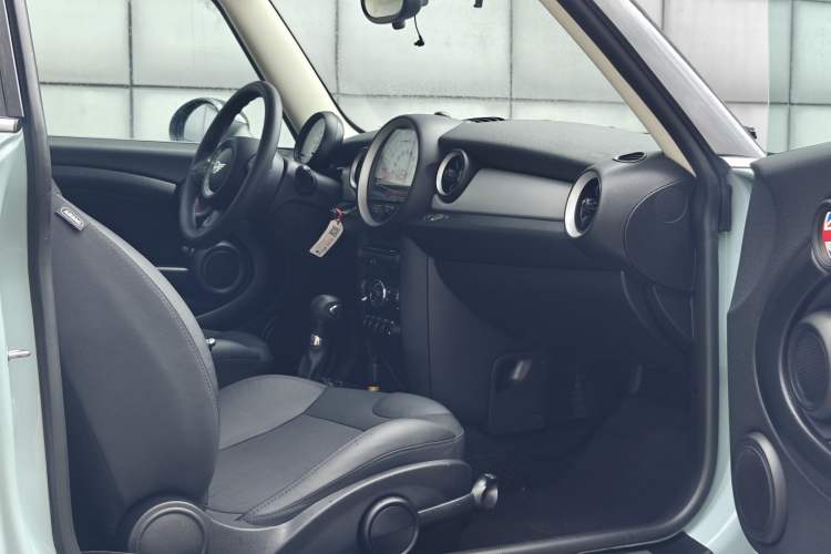 Used MINI 2012 1.6L COOPER Baker Street Interior 1