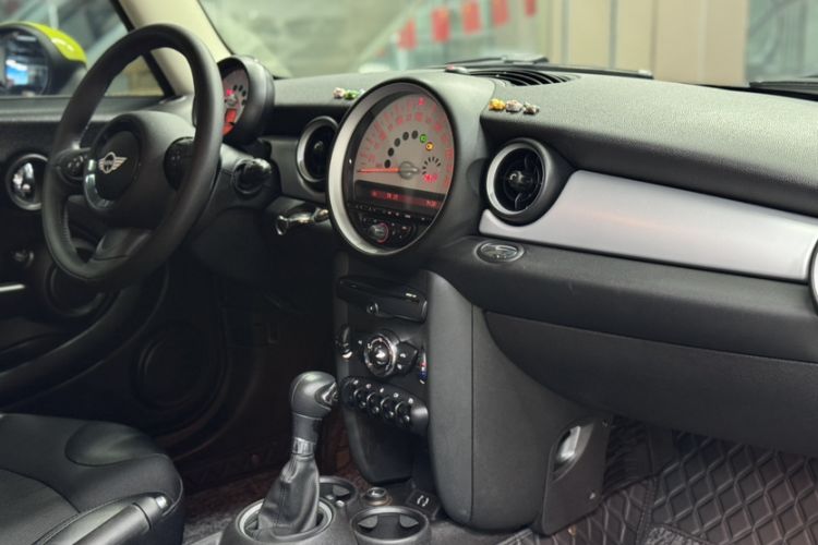 Used MINI 2012 1.6L COOPER Baker Street Interior 2