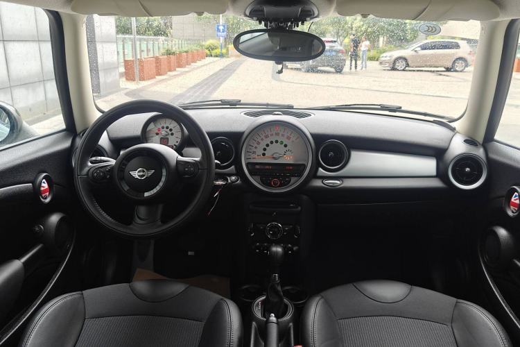 Used MINI 2012 1.6L COOPER Baker Street Interior 2