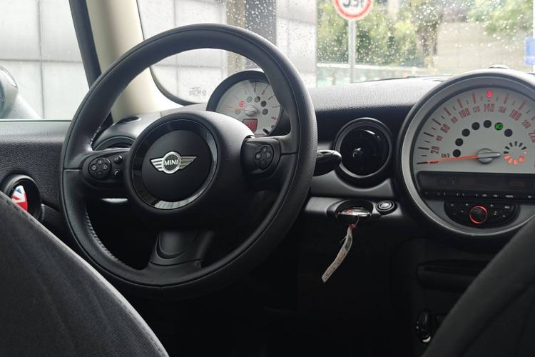 Used MINI 2012 1.6L COOPER Baker Street Interior 3