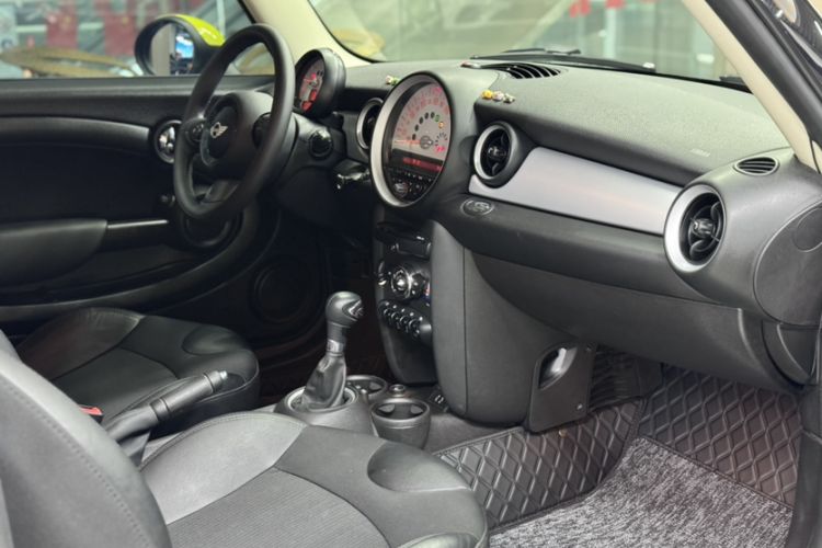Used MINI 2012 1.6L COOPER Baker Street Interior 4