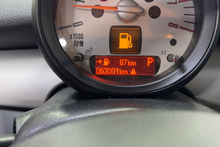 Used MINI 2012 1.6L COOPER Baker Street Odometer Close Up