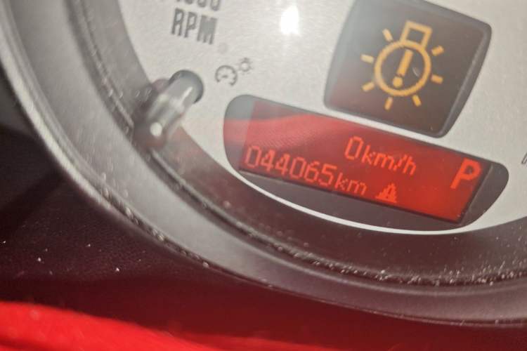 Used MINI 2012 1.6L COOPER Baker Street Odometer Close Up