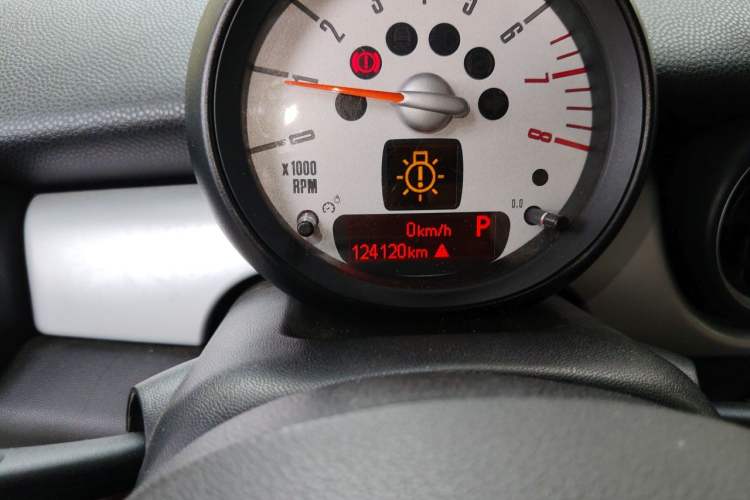 Used MINI 2012 1.6L COOPER Baker Street Odometer Close Up