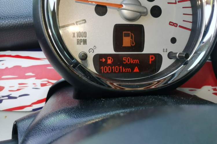 Used MINI  Odometer Close Up