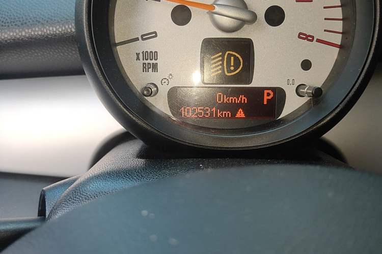 Used MINI 2012 1.6L COOPER Baker Street Odometer Close Up