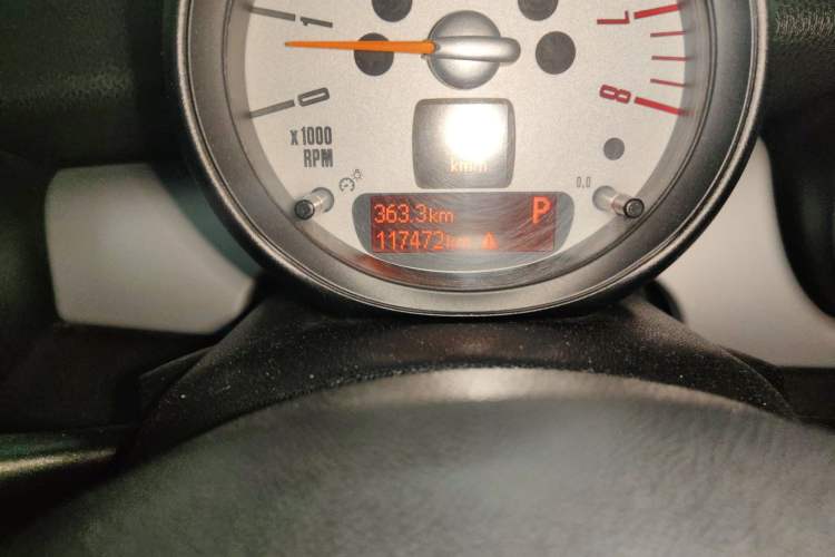 Used MINI 2012 1.6L COOPER Baker Street Odometer Close Up