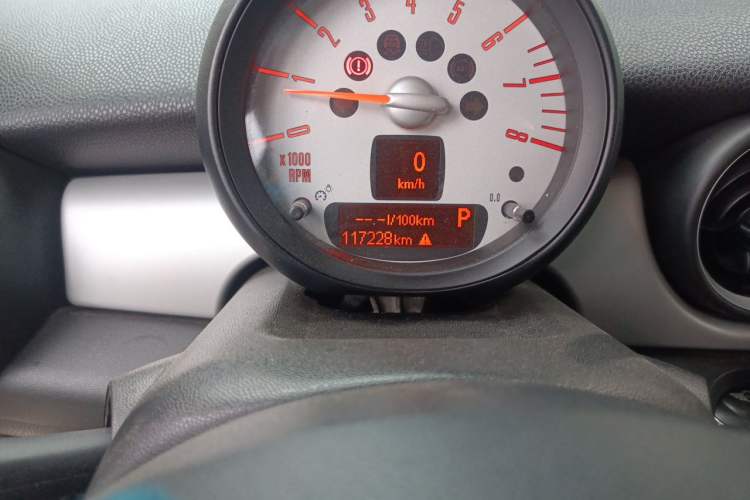 Used MINI 2012 1.6L COOPER Baker Street Odometer Close Up