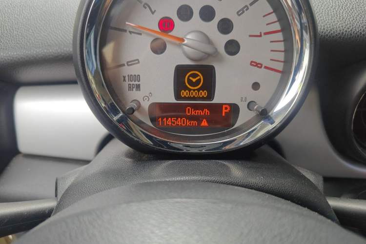 Used MINI 2012 1.6L COOPER Baker Street Odometer Close Up