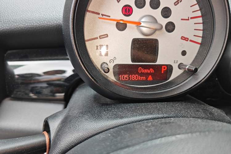 Used MINI 2012 1.6L COOPER Bayswater Odometer Close Up