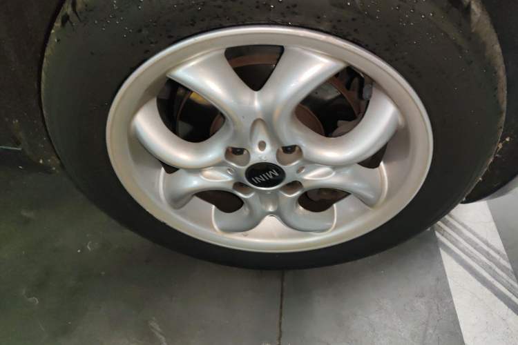 Used MINI 2012 1.6L COOPER Baker Street Right Front Wheel Hub