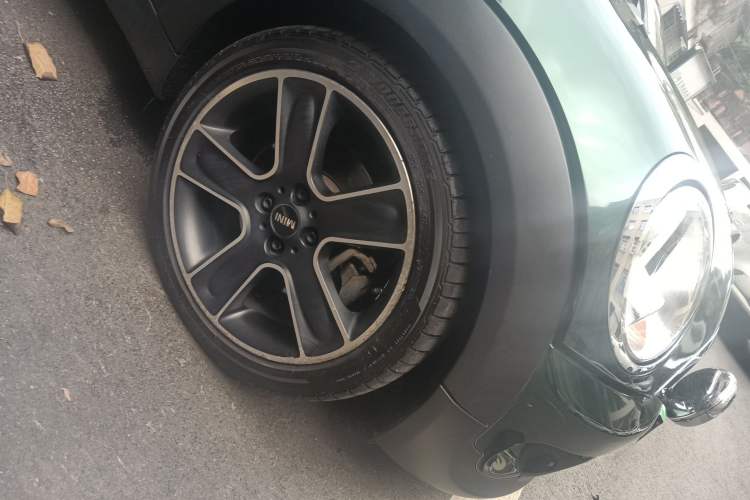 Used MINI 2012 1.6T COOPER S Bayswater Right Front Wheel Hub