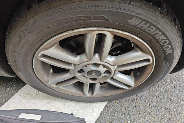 Used MINI 2012 1.6L COOPER Bayswater Right Front Wheel Hub