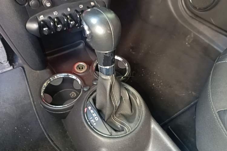 Used MINI 2012 1.6L COOPER Baker Street Gear Lever