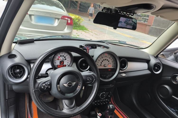 Used MINI 2012 1.6L COOPER Baker Street Center Console