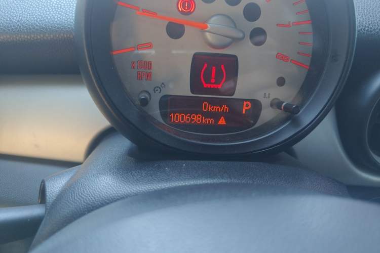Used MINI 2012 1.6L COOPER Baker Street Odometer Close Up