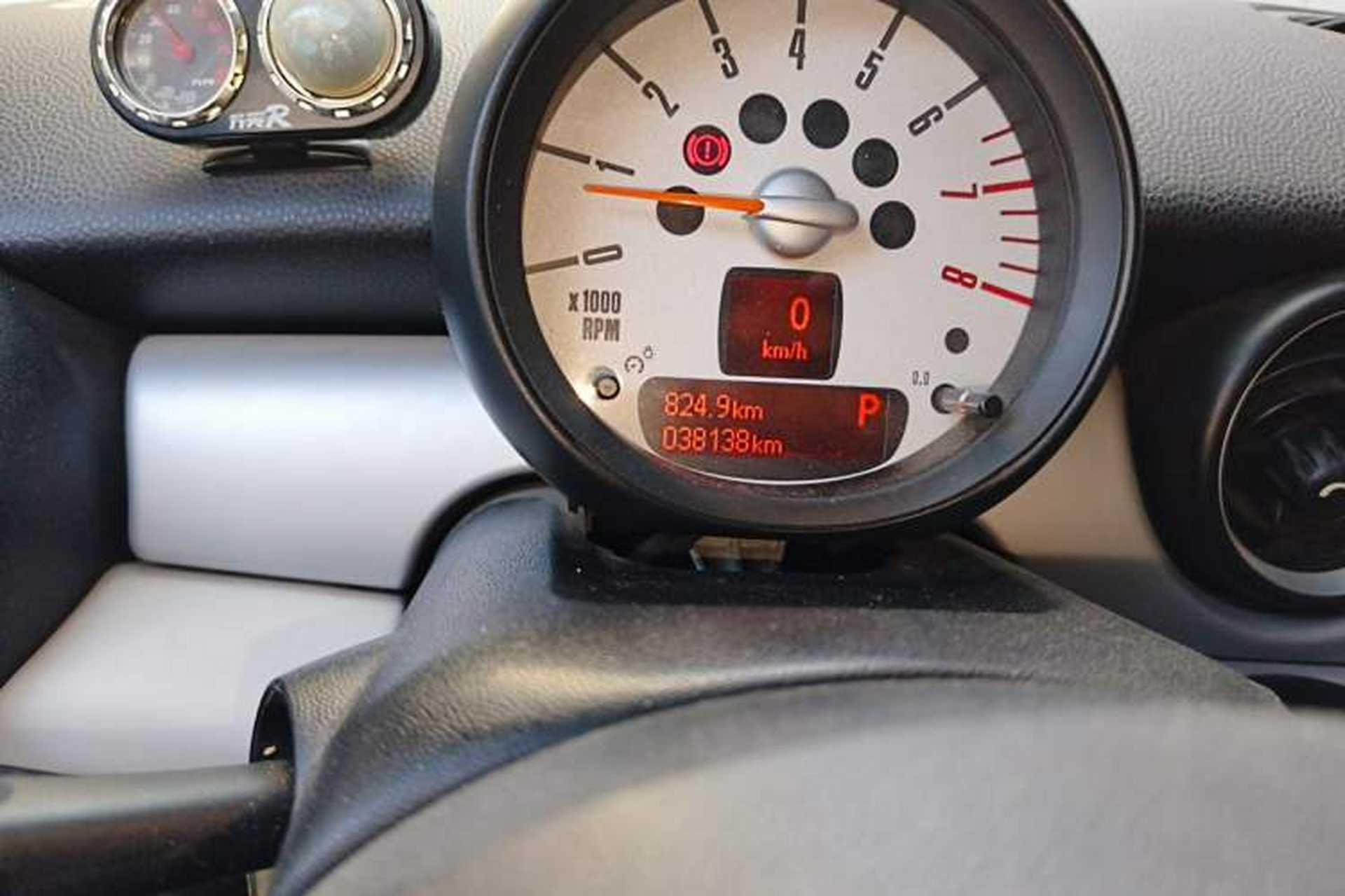 Used MINI 2012 1.6L COOPER Baker Street Odometer Close Up