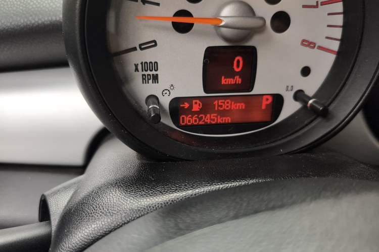 Used MINI 2012 1.6L COOPER Baker Street Odometer Close Up
