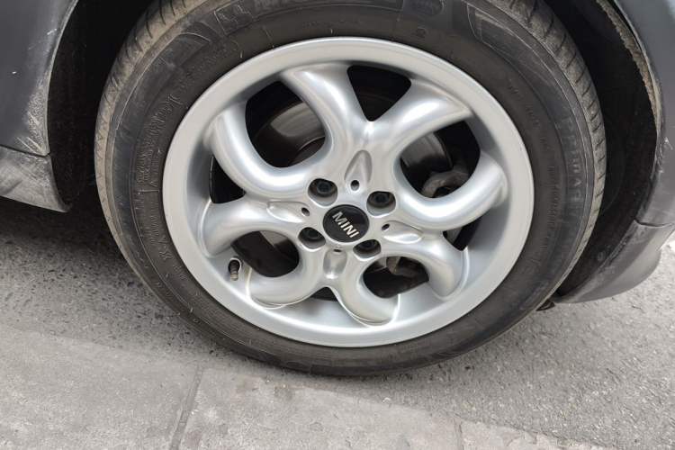 Used MINI 2012 1.6L COOPER Baker Street Right Front Wheel Hub