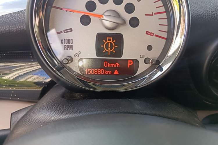 Used MINI 2012 1.6L COOPER Baker Street Odometer Close Up