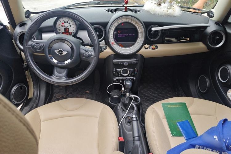 Used MINI 2012 1.6L COOPER Bayswater Center Console
