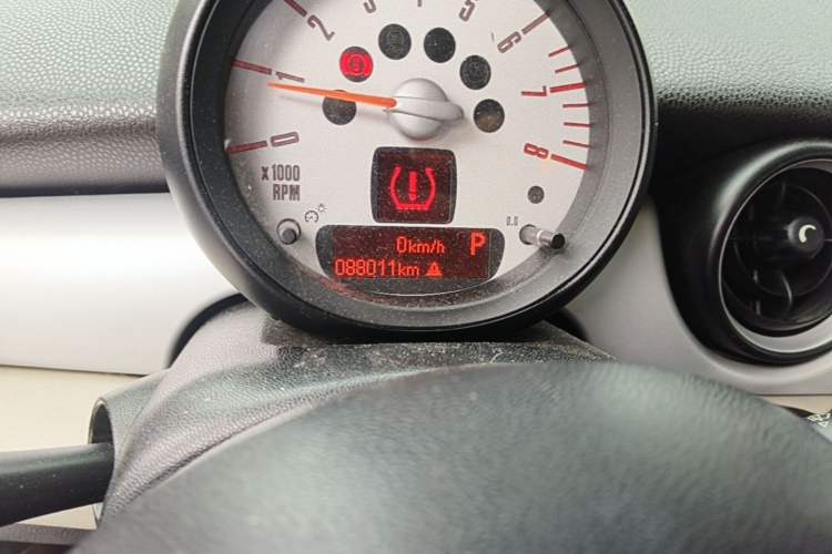 Used MINI 2012 1.6L COOPER Baker Street Odometer Close Up