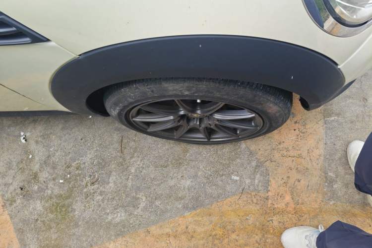 Used MINI 2012 1.6L COOPER Bayswater Right Front Wheel Hub