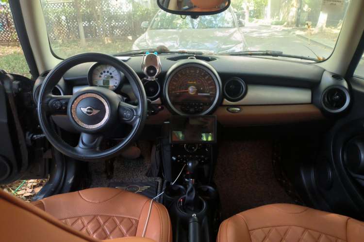 Used MINI 2012 1.6L COOPER Baker Street Center Console