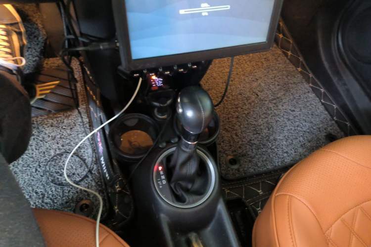 Used MINI 2012 1.6L COOPER Baker Street Gear Lever