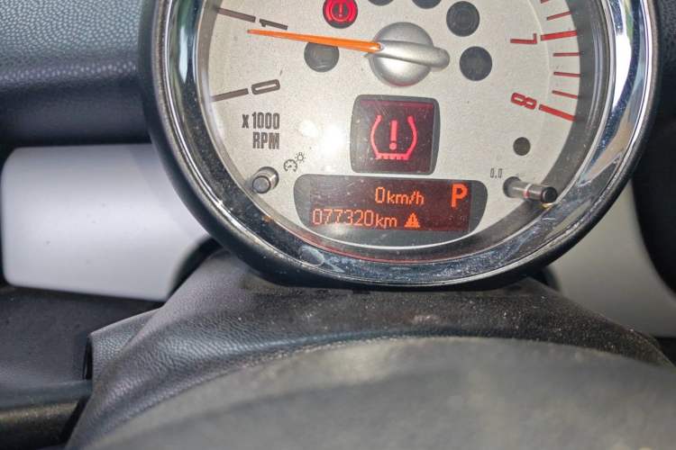 Used MINI 2012 1.6L COOPER Baker Street Odometer Close Up