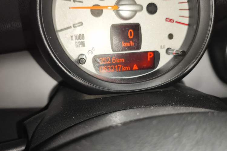 Used MINI 2012 1.6L COOPER Baker Street Odometer Close Up