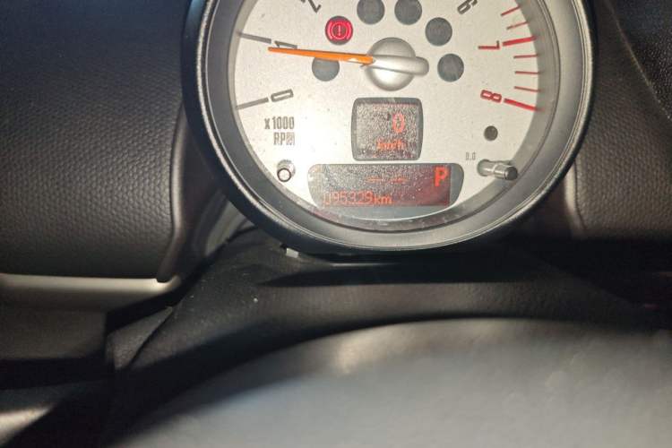 Used MINI 2012 1.6L COOPER Bayswater Odometer Close Up